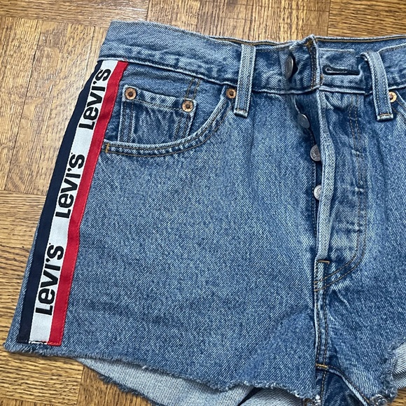 Levi’s - Picture 5 of 7